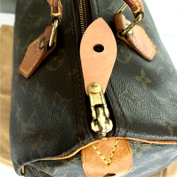 Authentic Louis Vuitton speedy 30 monogram satchel - Picture 7 of 16
